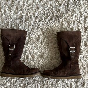 Great condition UGG suede tall boot with snap pocket and zipper size 8